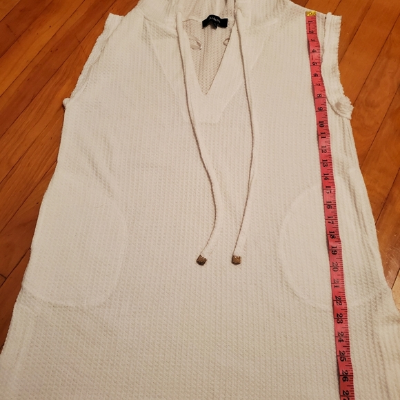 Aakaa oversized hooded sleeveless tunic sweater. White. Women size S. - Picture 9 of 12